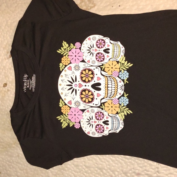 Women's Skull T- Shirt Size XL In Perfect Condition!! Like New!! - Picture 2 of 4